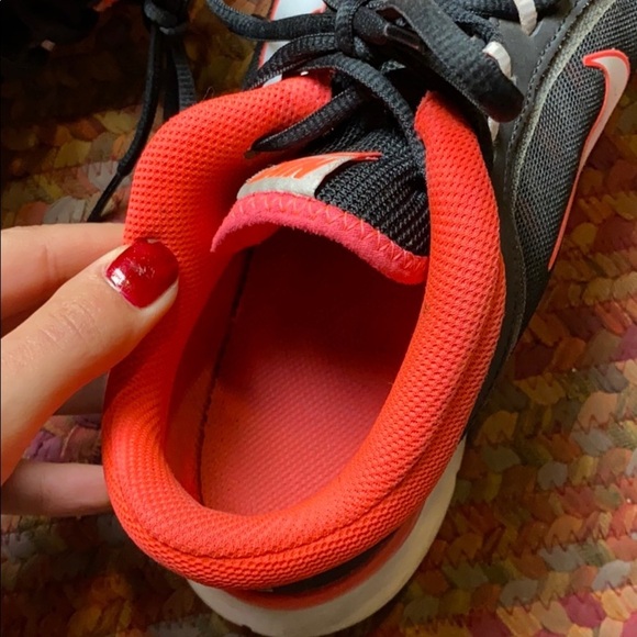 HOT PINK & BLACK NIKE RUNNING SHOES - Picture 7 of 7